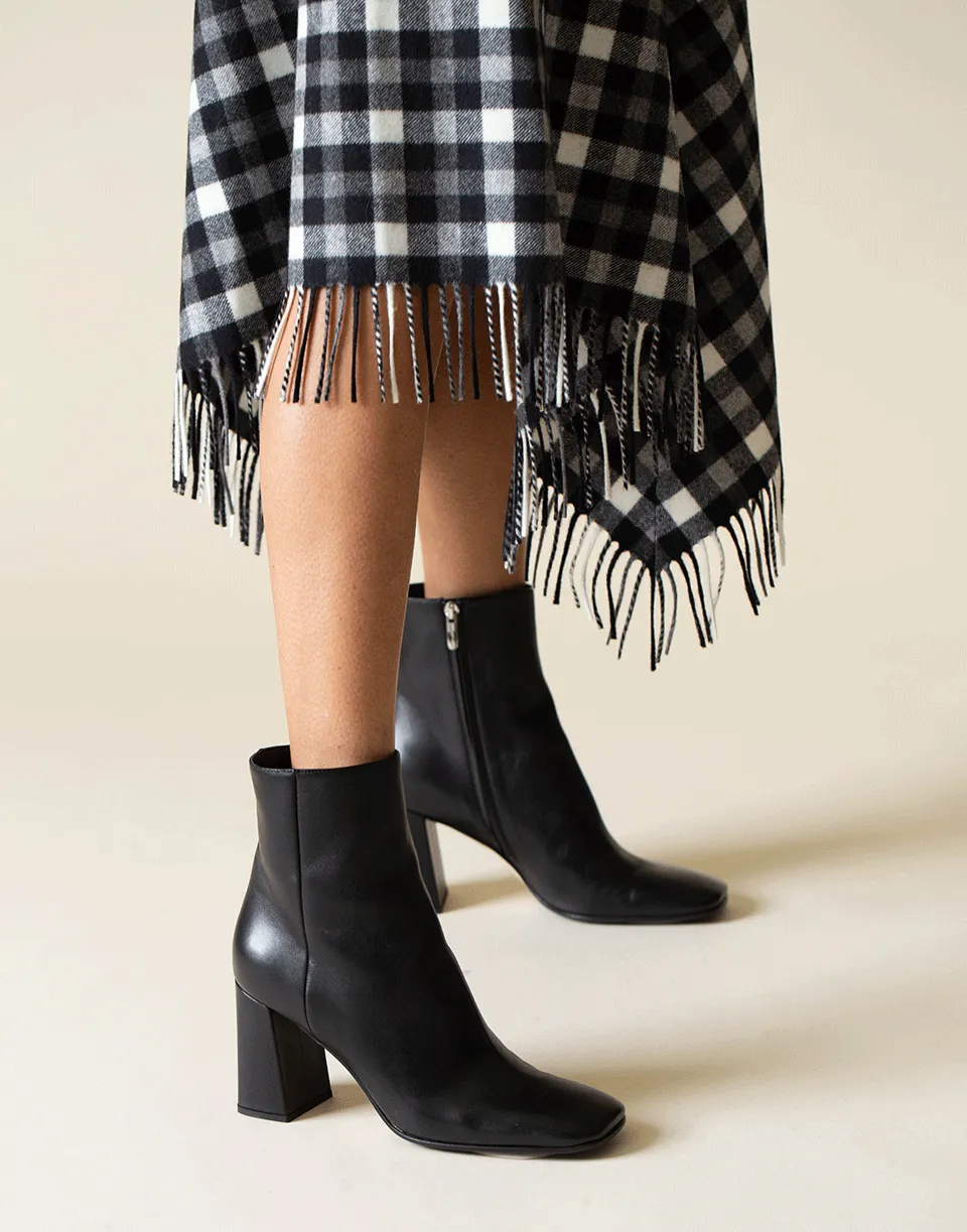Black and White Asymmetric Fringe Belted Dress
