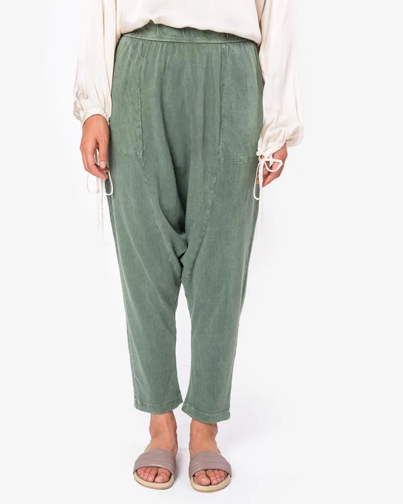 Cropped Slouchy Pant in Army
