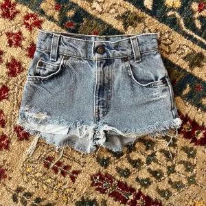 Vintage Levi's 550 Relaxed Fit Slim Cut Off Shorts 7